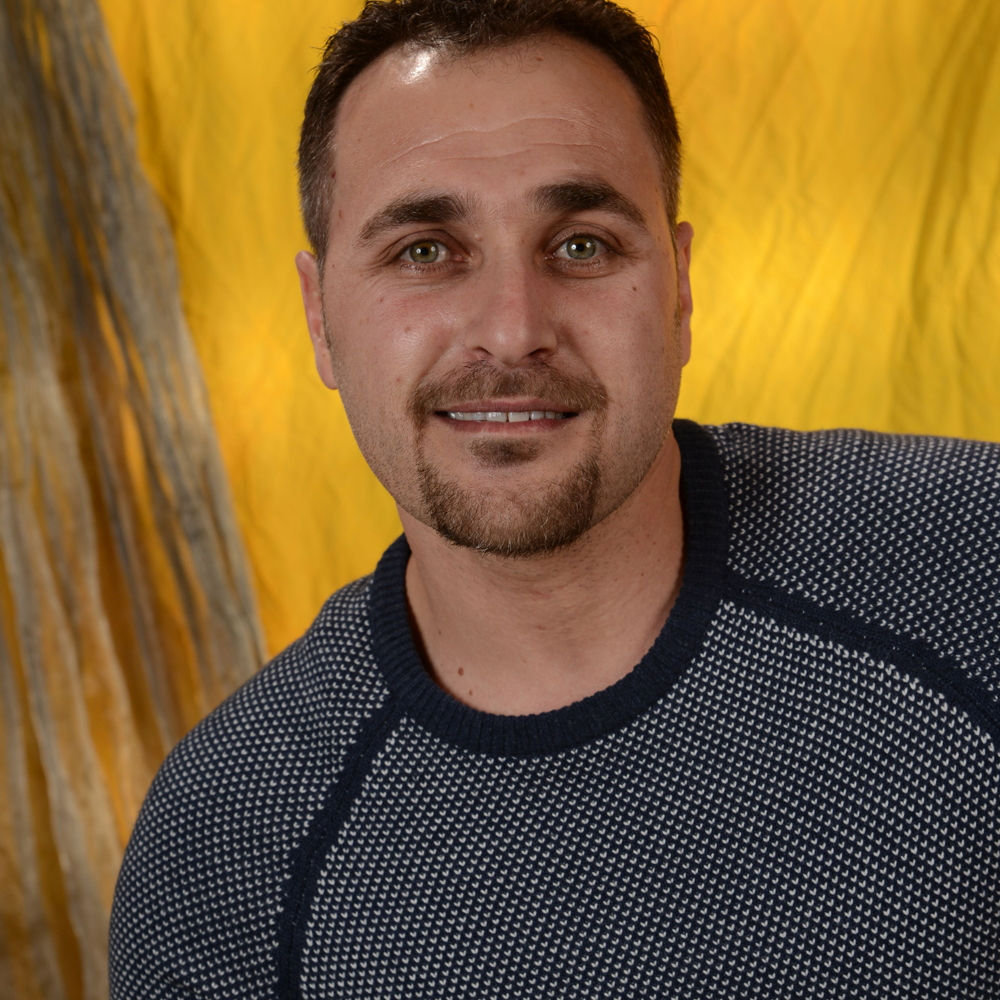Medeni Kacar